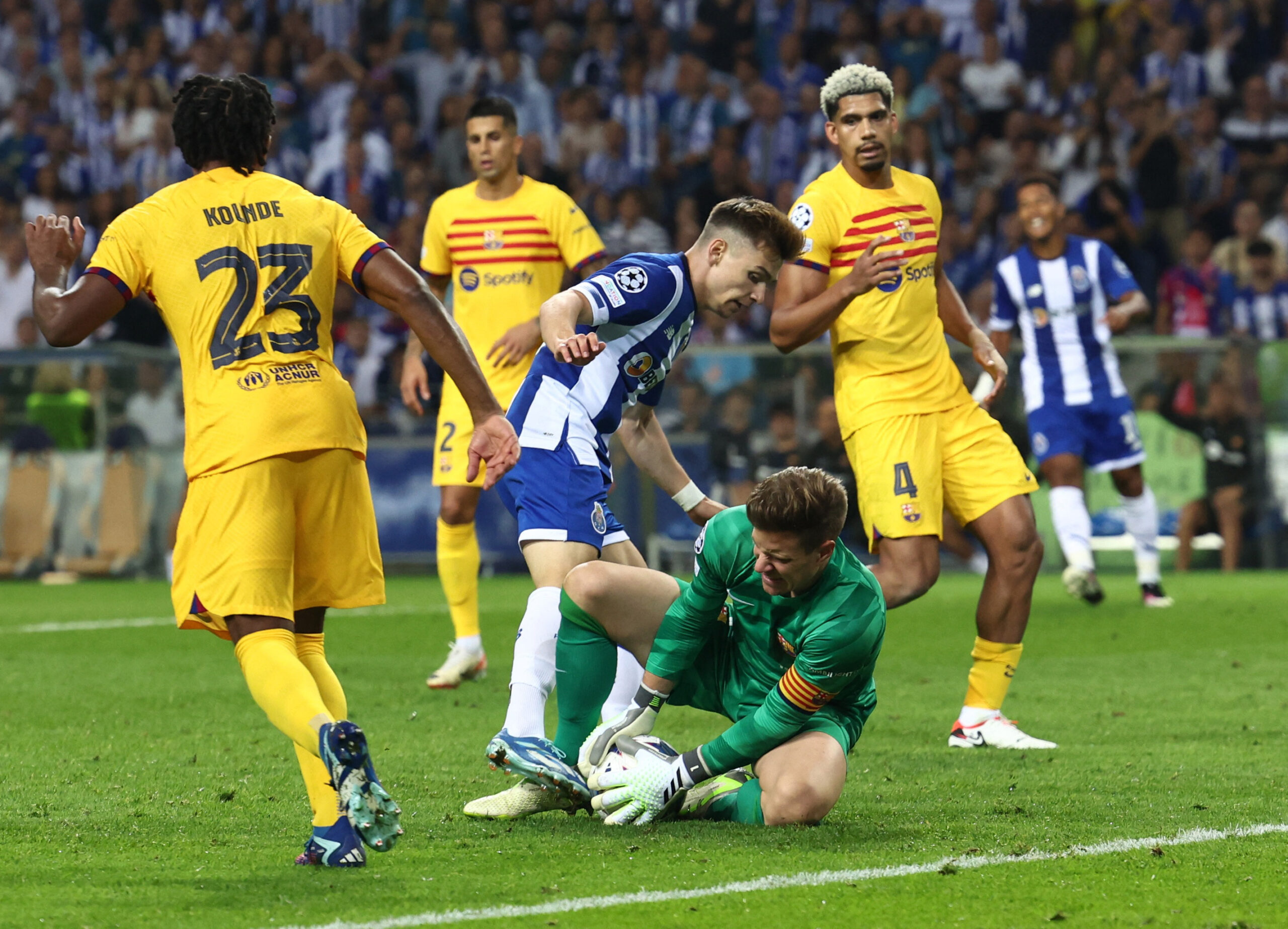 FC Barcelona vs FC Porto (03:00 – 29/11) | Xem lại trận đấu