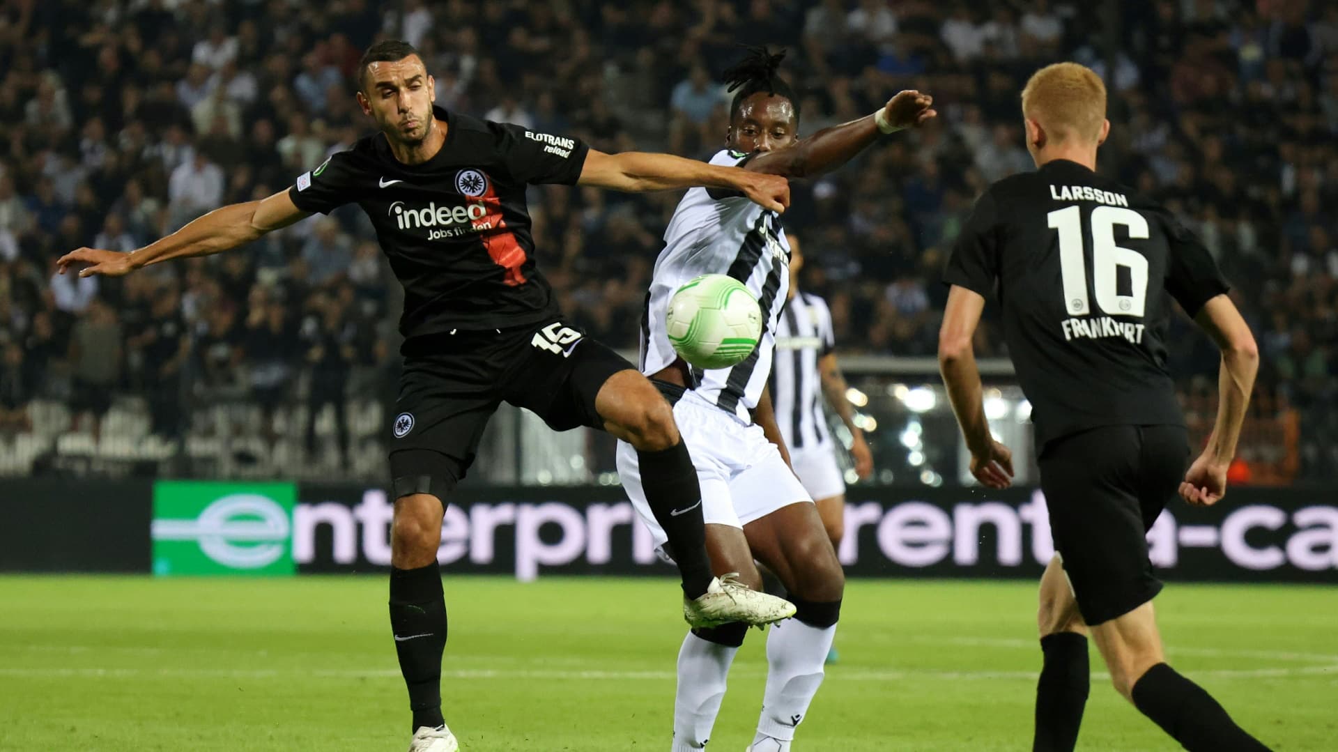 E. Frankfurt vs PAOK Saloniki (03:00 – 01/12) | Xem lại trận đấu