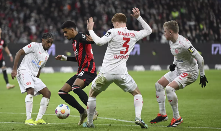 E. Frankfurt vs Mainz 05 (02:30 – 27/01) | Xem lại trận đấu